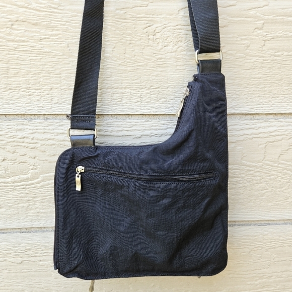 baggallini black sling bag - Picture 3 of 10